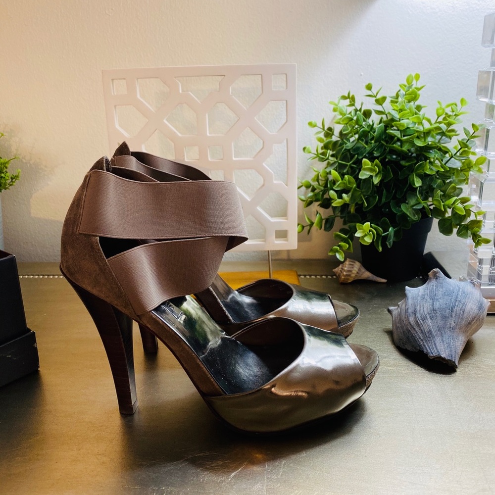 BCBG MAXAZRIA PEWTER HEEL